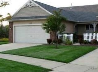 663 Shoreview Ct, Fenton, MI 48430