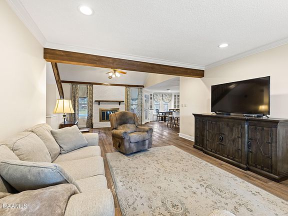 5th image of 104 Avery Dr