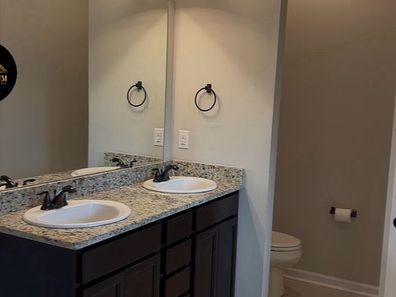 5th image of 611 Elwick Dr