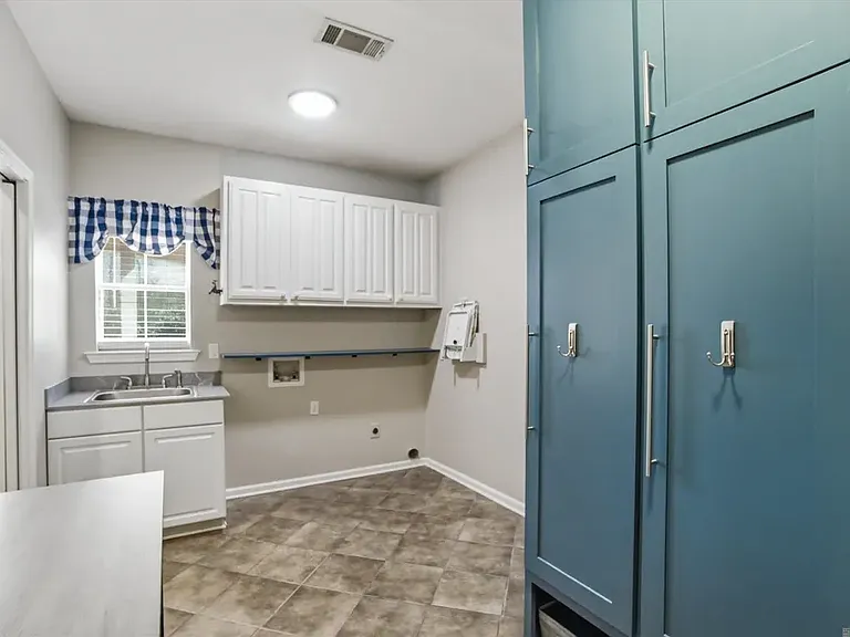 10375 Old Field Rd — Photo 9