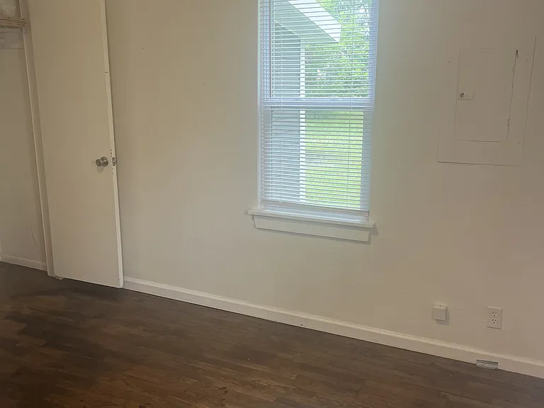 214 W Rosa St — Photo 9