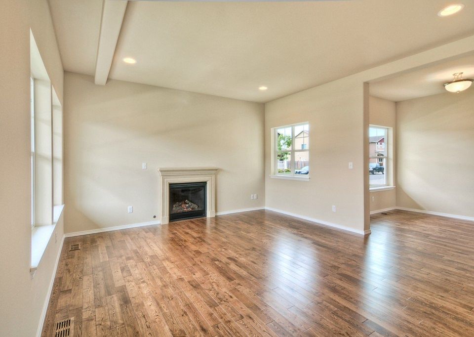 2nd image of 209 Riggs Dr E