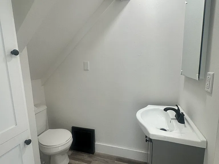 818 Main St #1 — Photo 7