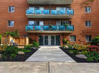 15 Brookland Ave #302, Aurora, ON L4G2H7