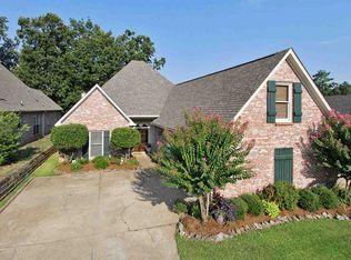 719 Versailles Dr, Ridgeland, MS 39157