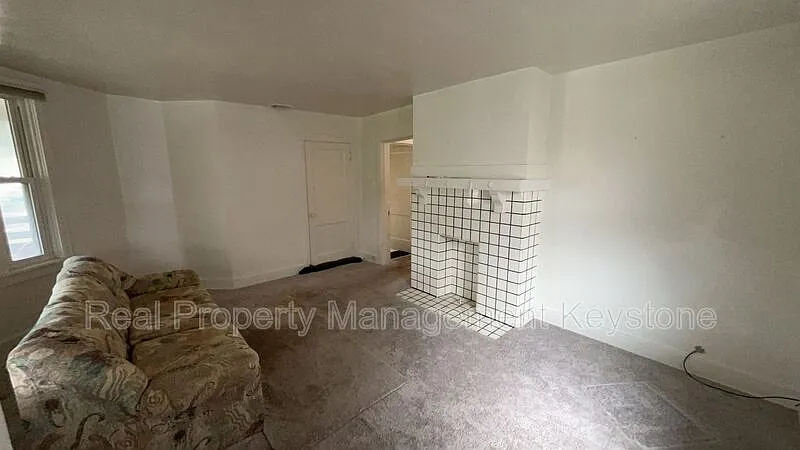 2 bed, 1.0 bath, $1,100 — Photo 2