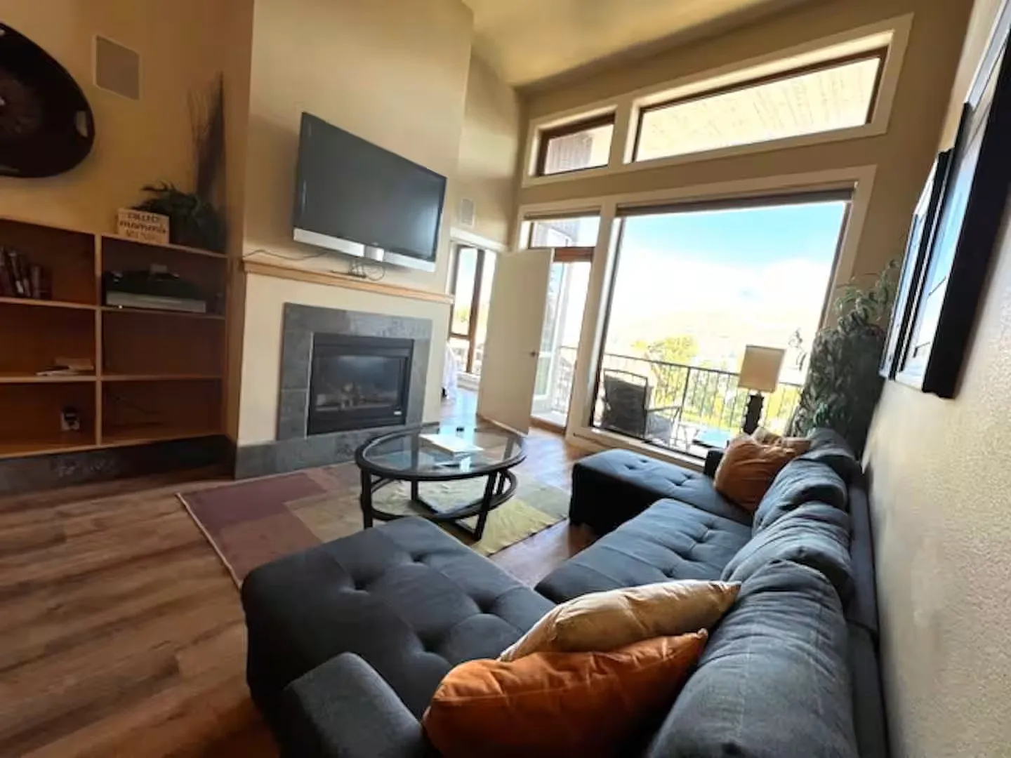 2 bed, 884 sqft, $1,850 — Photo 2