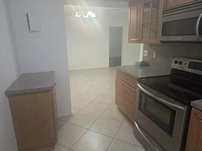 959 SE 2nd Ave #214 — Photo 31