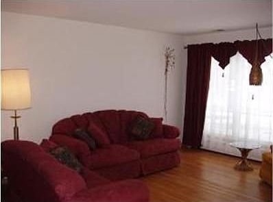 3rd image of 886 Parkview Ln