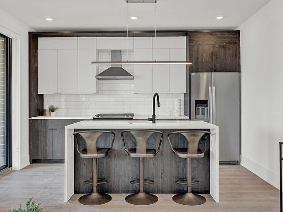 4th image of 1613 W Belmont Ave #5F