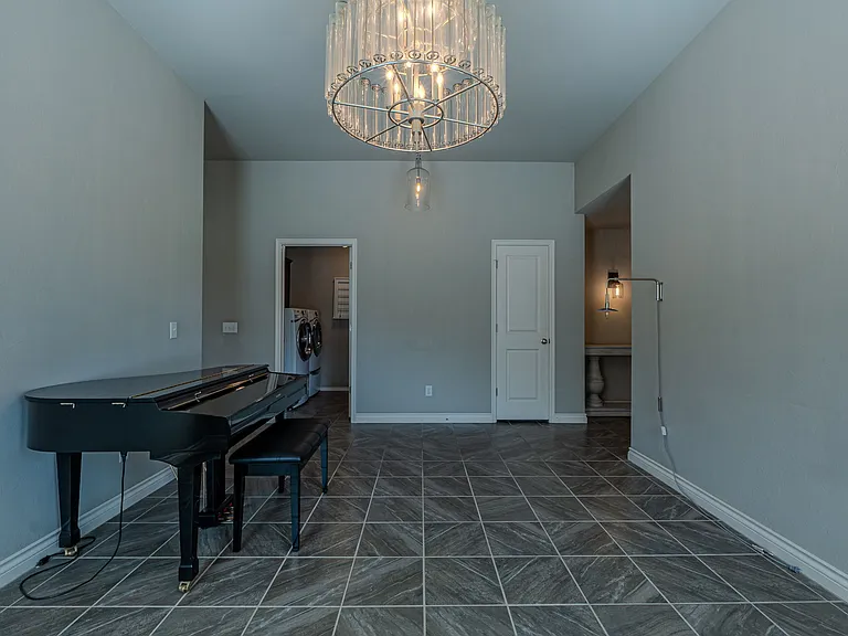 19213 Blanco Dr — Photo 11
