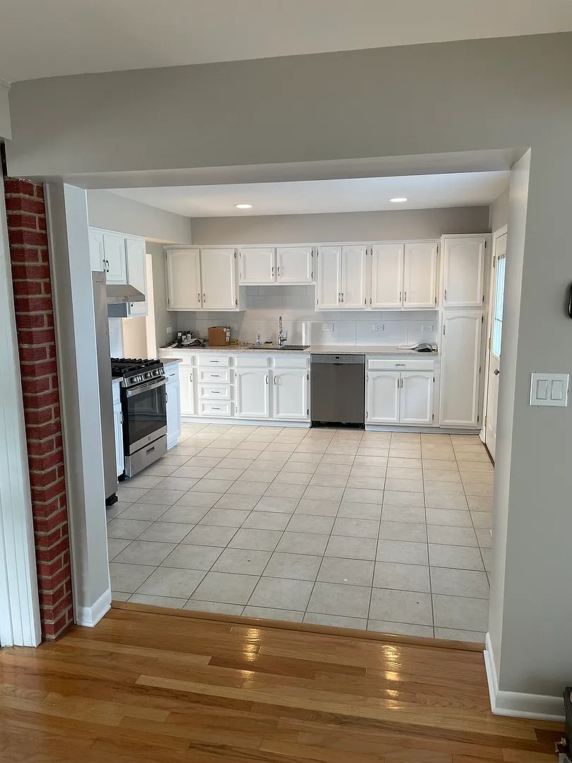 3 bed, 1224 sqft, $3,100 — Photo 3