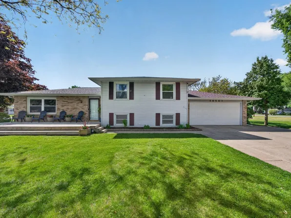 56563 Pinecrest Dr, Elkhart, IN 46516