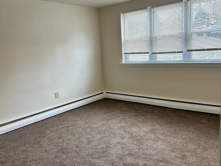 Castlewood Apartments — Photo 10