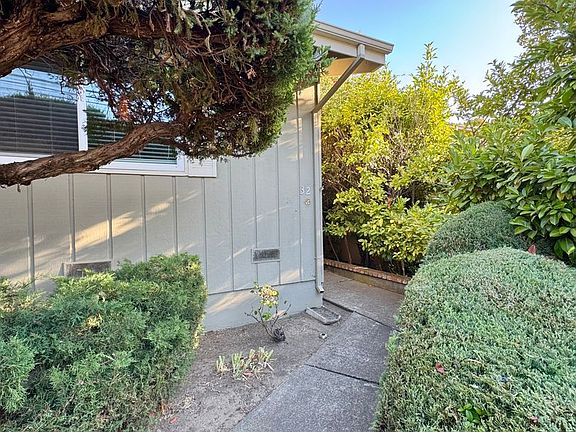 2nd image of 32 Griggs Ln