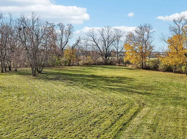 21 Pine Ridge Ct, Watertown, WI 53094