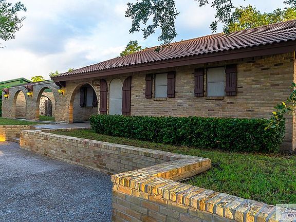 2nd image of 1601 Plantation Dr