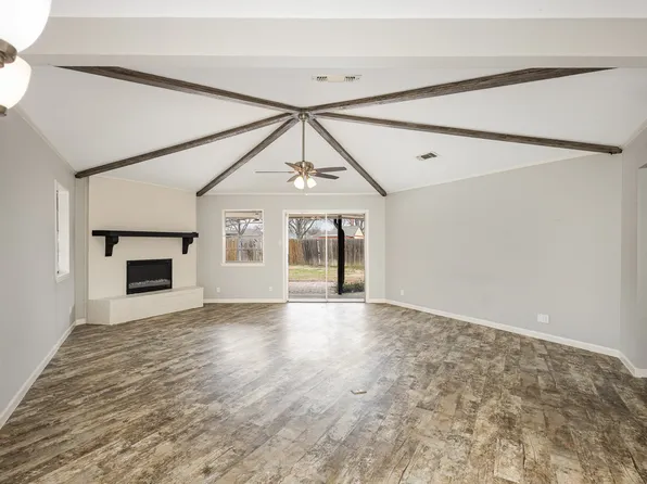 2009 Woodlawn St, Gainesville, TX 76240