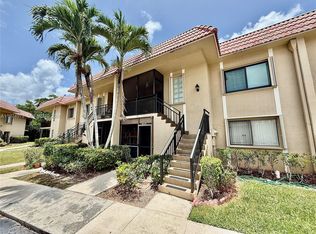 318 Lakeview Dr APT 203, Weston, FL 33326