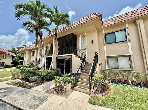 318 Lakeview Dr APT 203, Weston, FL 33326