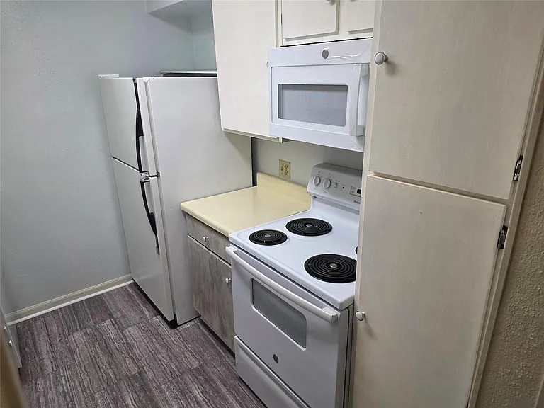 3025 Walnut Bend Ln #21 — Photo 16