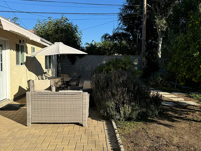 Norton Ave — Photo 9
