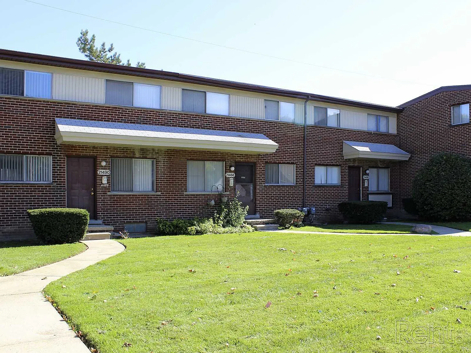 MacArthur Manor Apartments — Photo 2