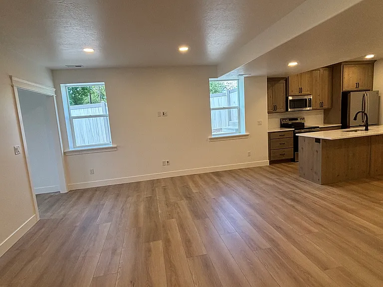 71 N 145 W — Photo 19
