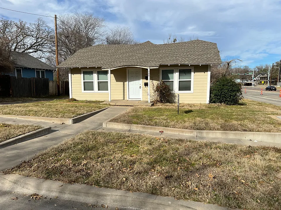500 W Parkway St