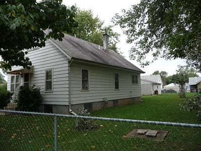 2nd image of 2036 Davis Ave