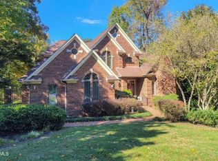 180 Whippoorwill Dr, Oak Ridge, TN 37830