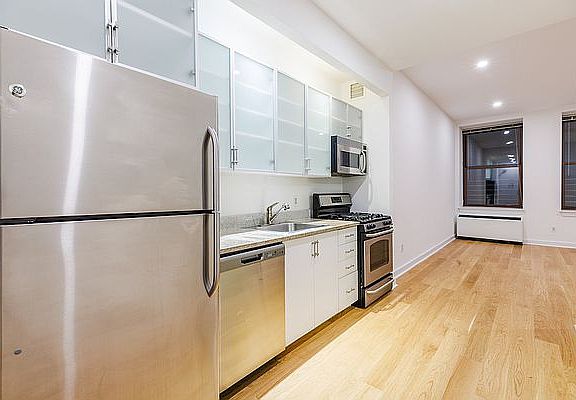 4th image of 37 Wall St APT 3G
