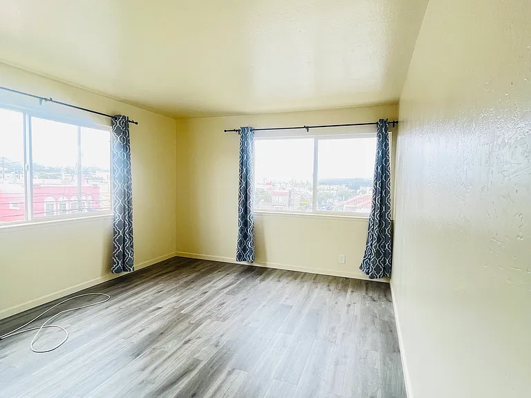 2 W Cavour St #4 — Photo 2