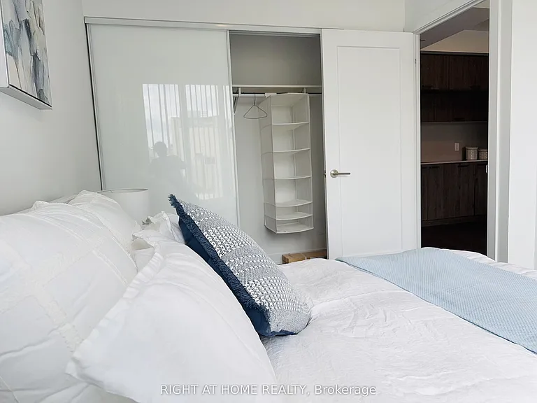 50 McCaul St #1011 — Photo 19