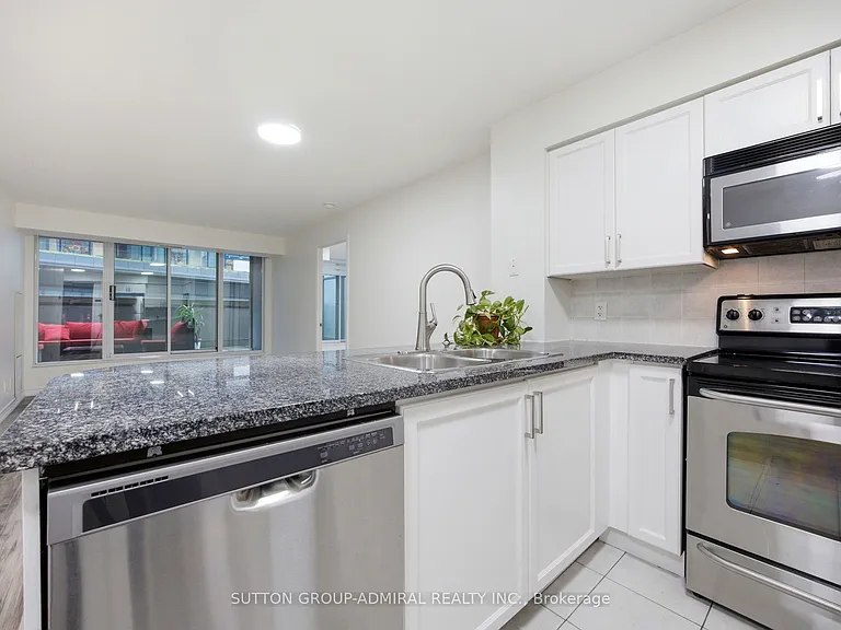 30 Grand Trunk Cres #309 — Photo 8