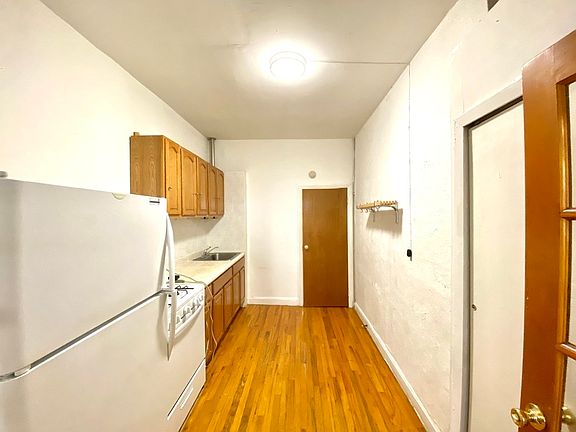 3rd image of 177 Maujer St #3RR