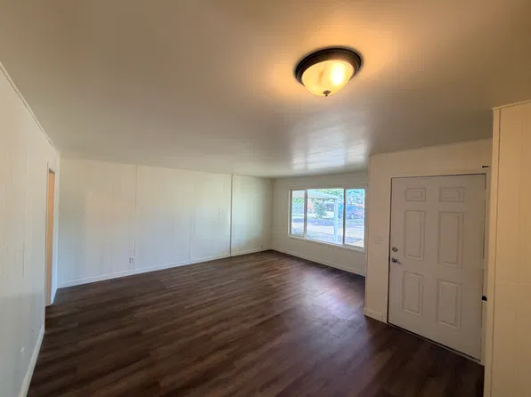870 N Pershing St, Mount Angel, OR 97362