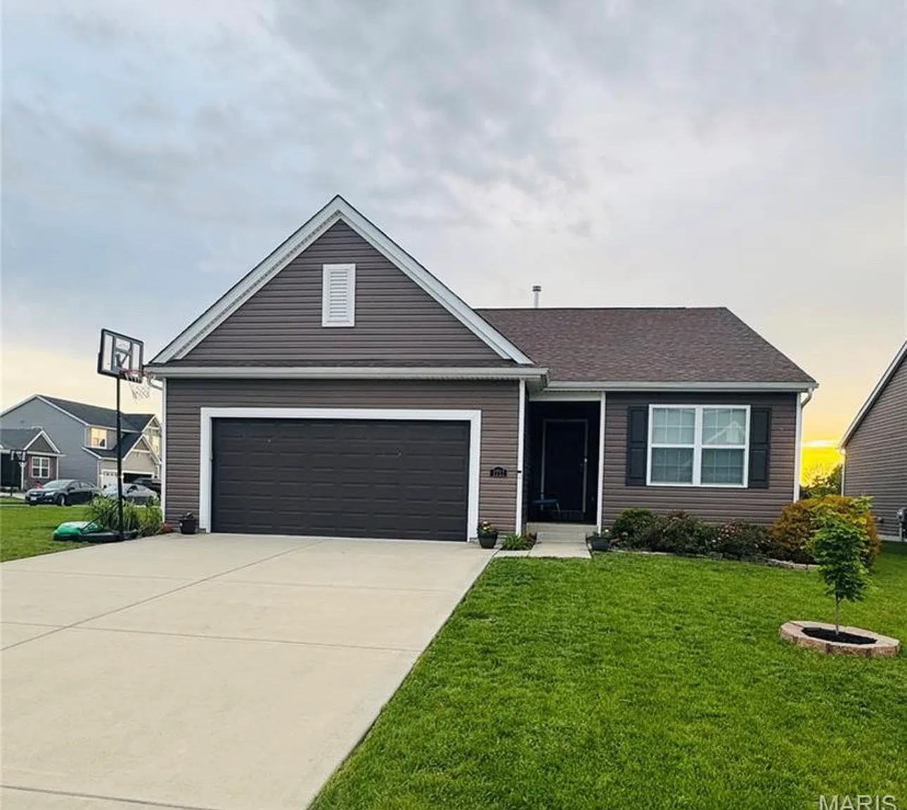 3 bed, 2366 sqft, $2,400 — Photo 1
