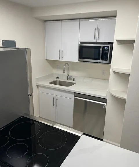 Skyline House — Photo 30