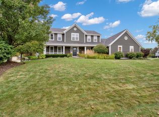 1614 Legend Hill Ln, Waukesha, WI