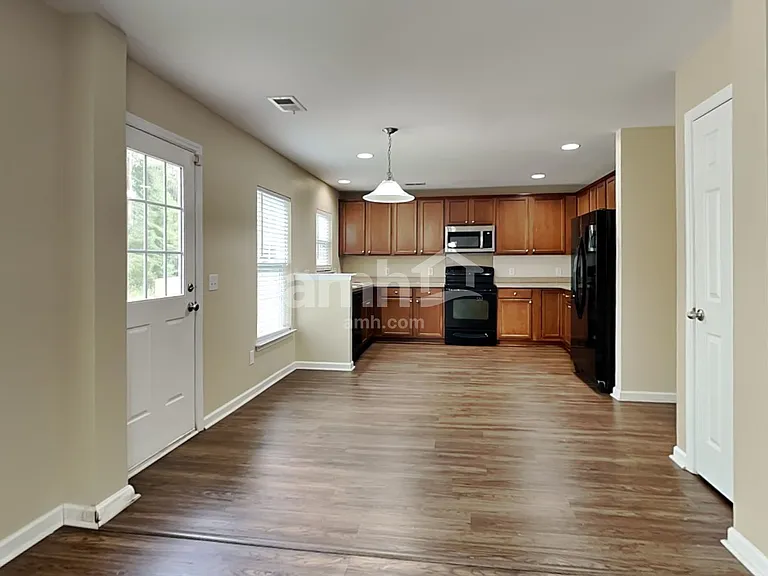 314 Southwilde Way — Photo 4