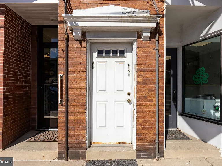 607 Station Ave — Photo 2