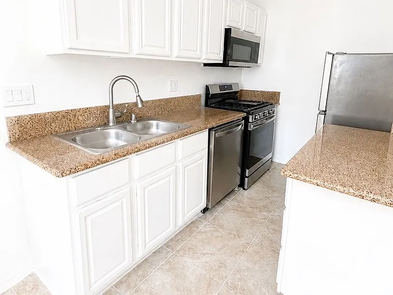 6944-6954 Coldwater Canyon Ave — Photo 20