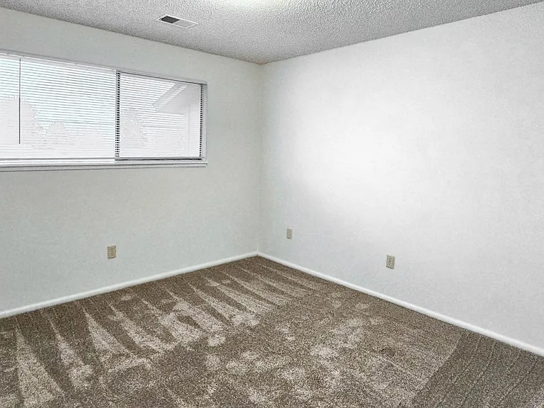 Avalon Court Apartments — Photo 54