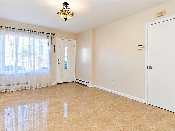 4th image of 204 Richmond Hill Rd #13