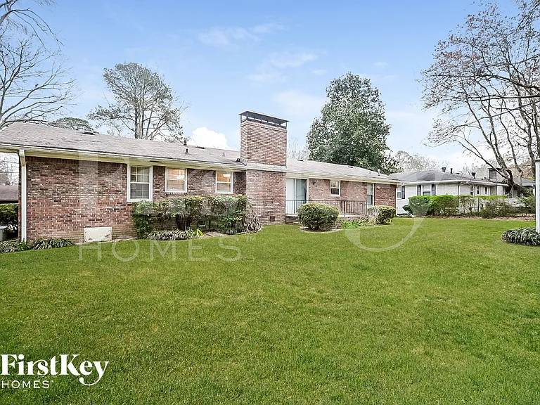 788 S Pine St NE — Photo 15