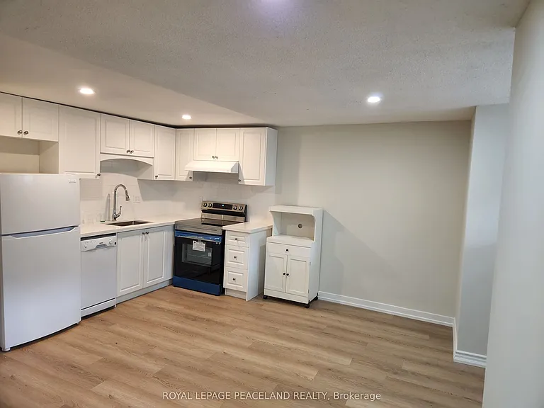 558 Spadina Cres #1 — Photo 7