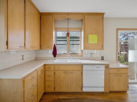 3rd image of 2146 Ames Ave