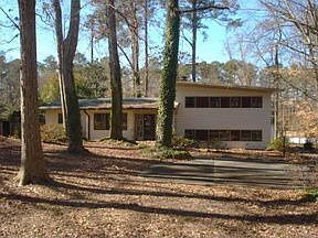 2nd image of 712 Evergreen Rd