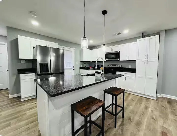 500 Denham St — Photo 8